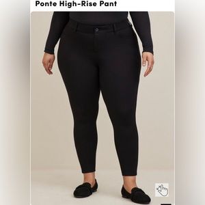 TORRID STUDIO BOMBSHELL SKINNY